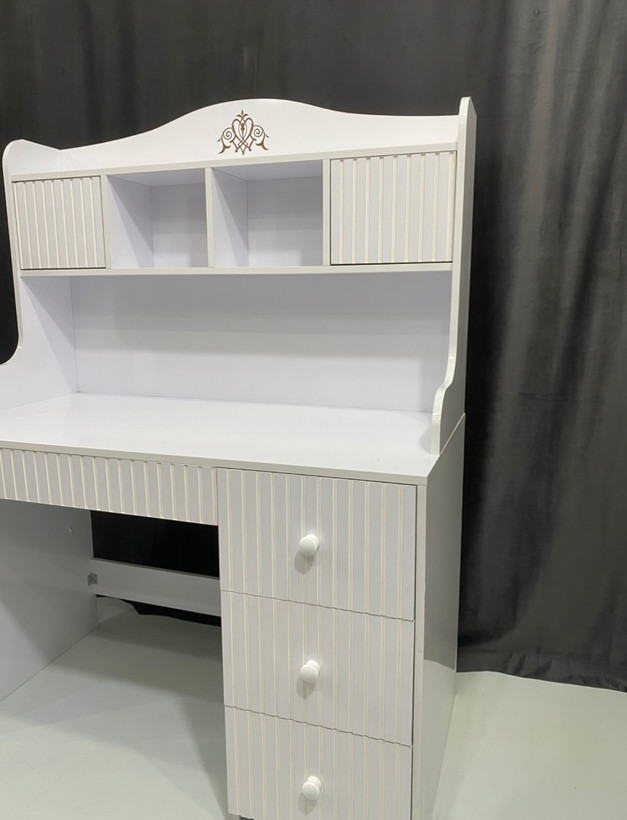 میزتحریر کتابخانه دار
